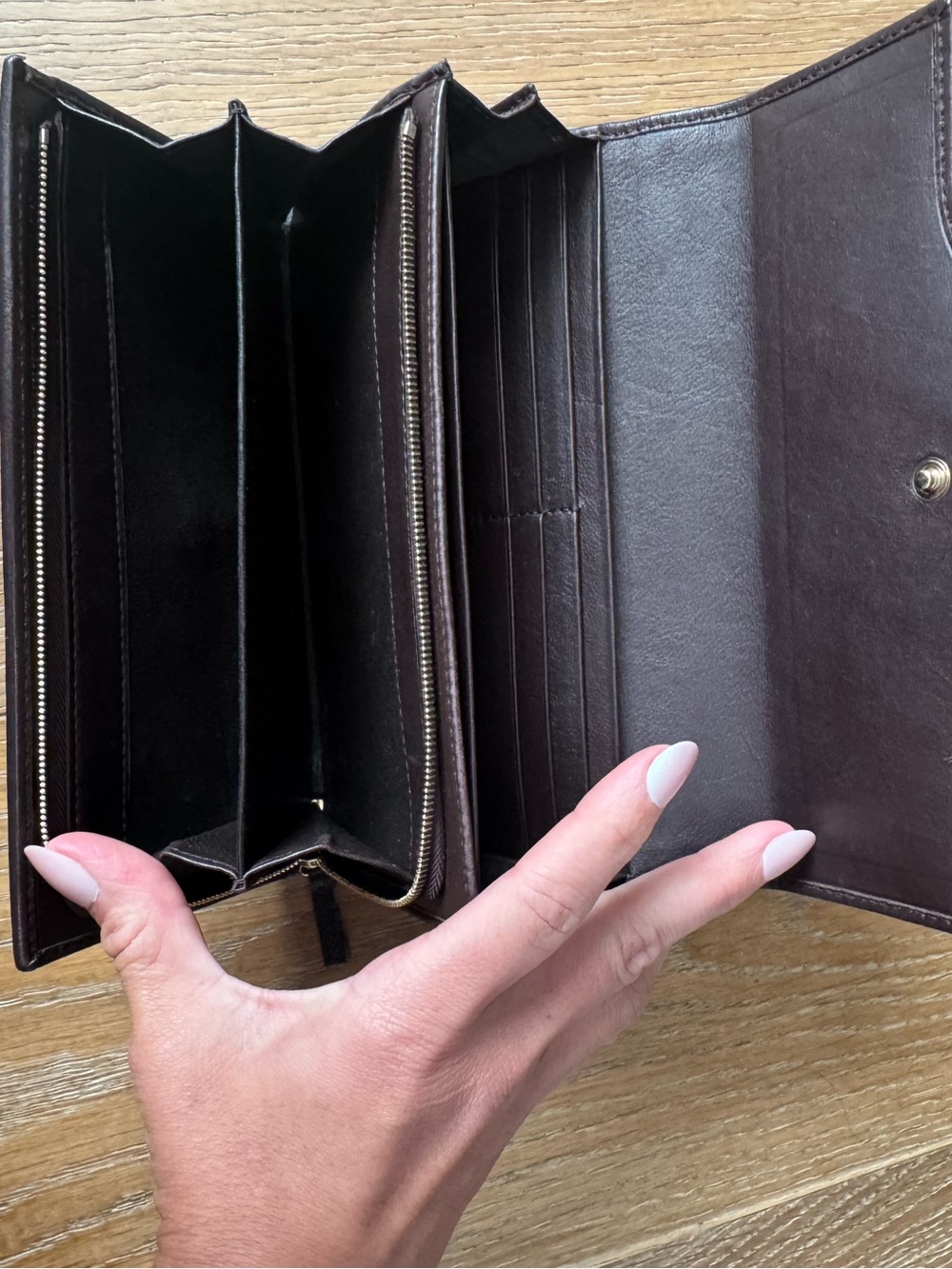 Gucci Brown GG Embossed Continental Wallet with Gold Logo - Picture 7 of 7